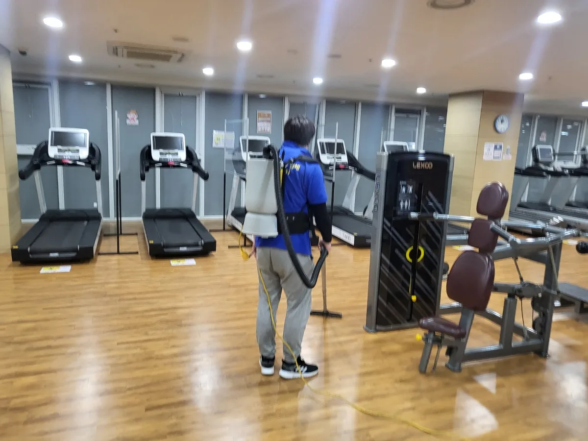 부여군 부여읍 헬스장 샤워실 장비 주변 정밀 위생청소 사례 - 행진크린