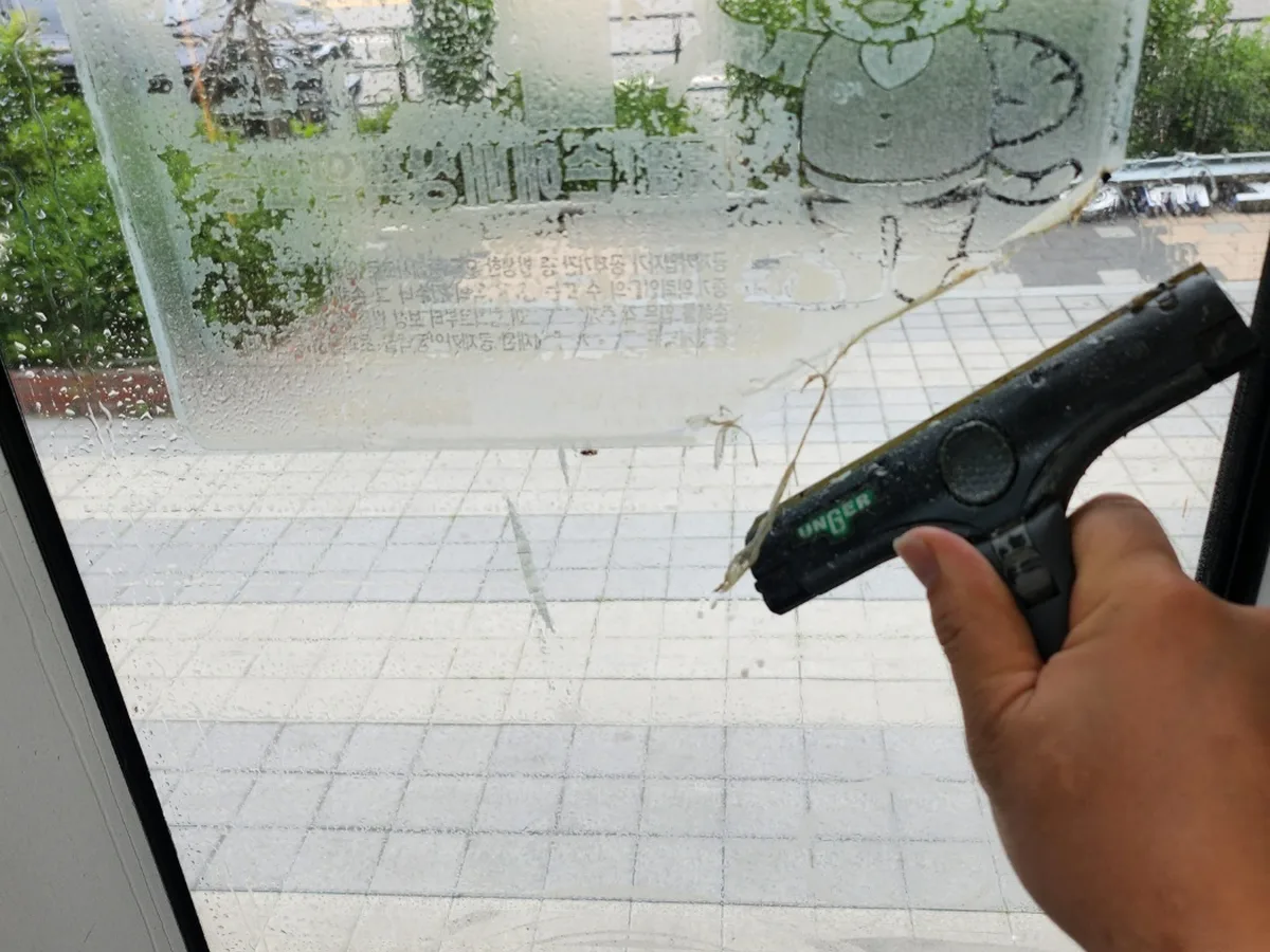 아산시 방축동 사무실 고층 외창 장비 주변 정밀 위생청소 사례 - 행진크린